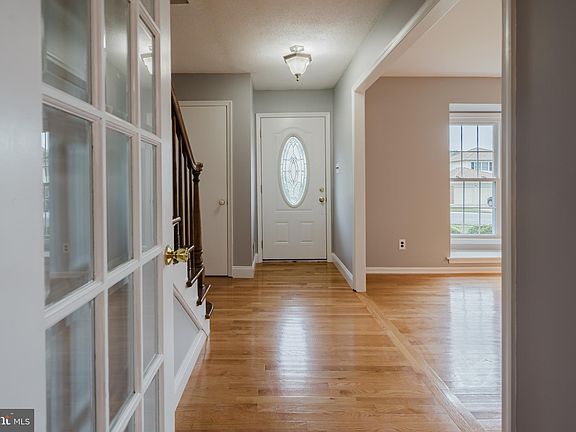 4th image of 305 Stamford Dr