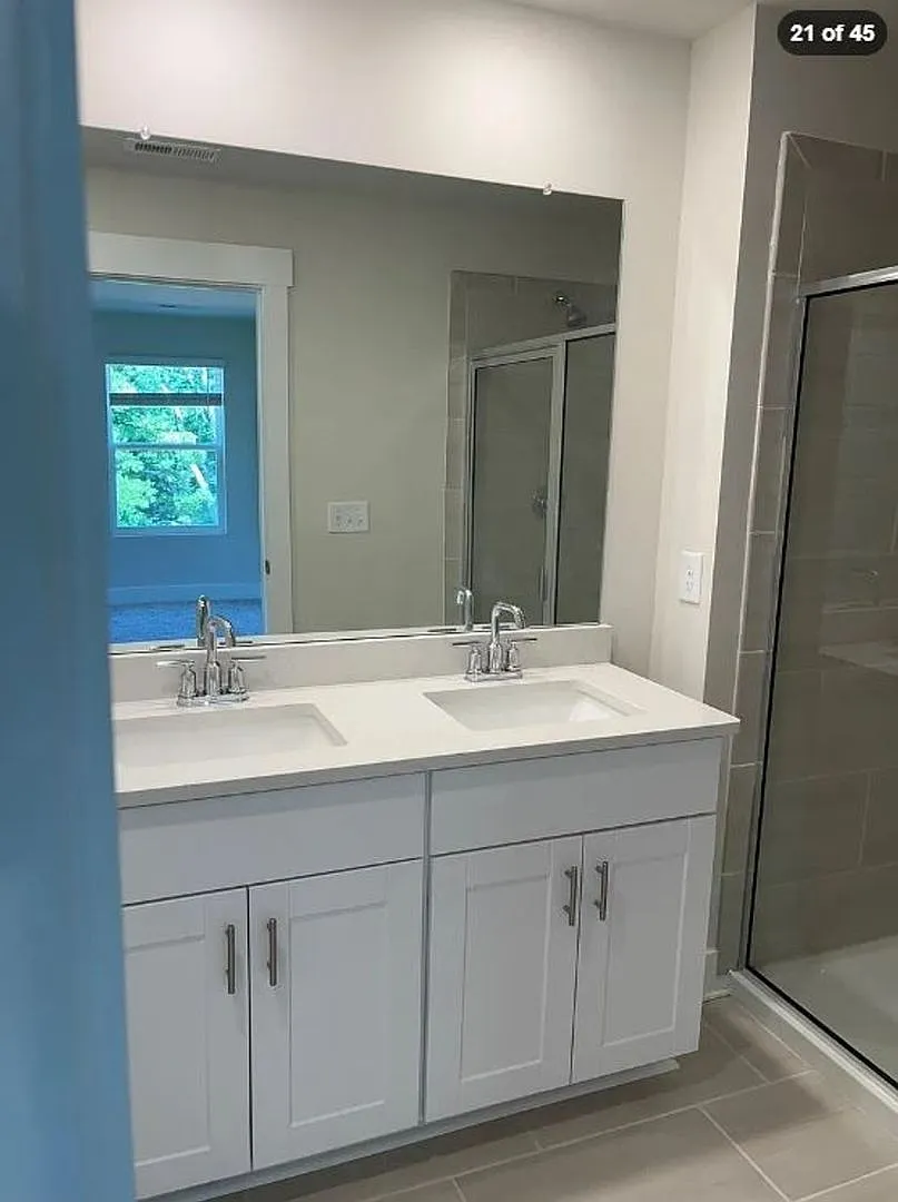 3BR Town House in Greer — Photo 4