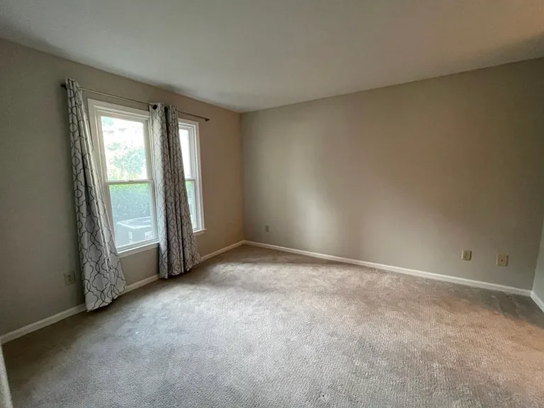 237 Hillsboro Pl — Photo 7