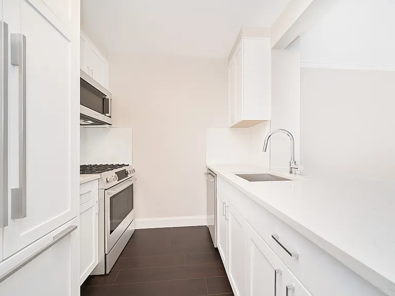 160 Riverside Blvd #12C — Photo 9