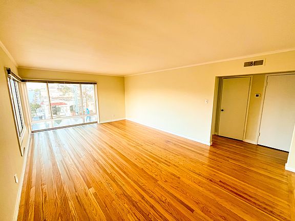 2nd image of 911 Paris St APT 3