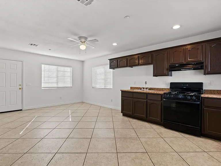 5157 Magnolia Ave — Photo 8