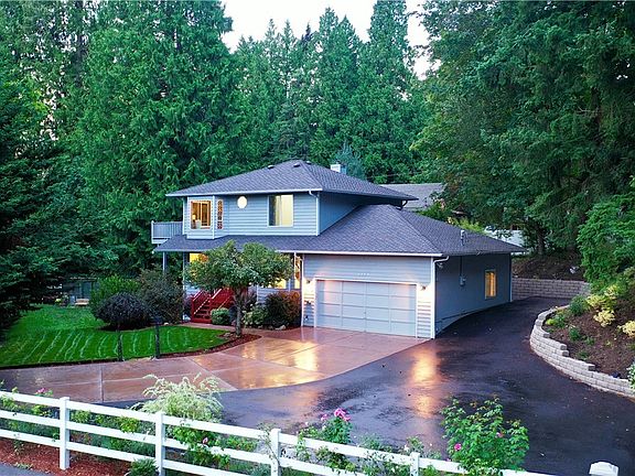 1/2 acre property fully fenced with white vinyl farm fence.