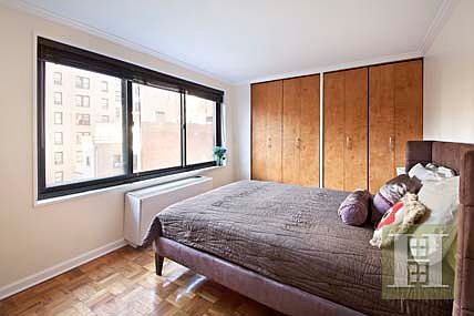 4th image of 201 W 70th St APT 5L