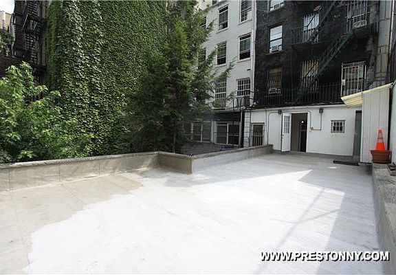 3rd image of 405 E 6th St
