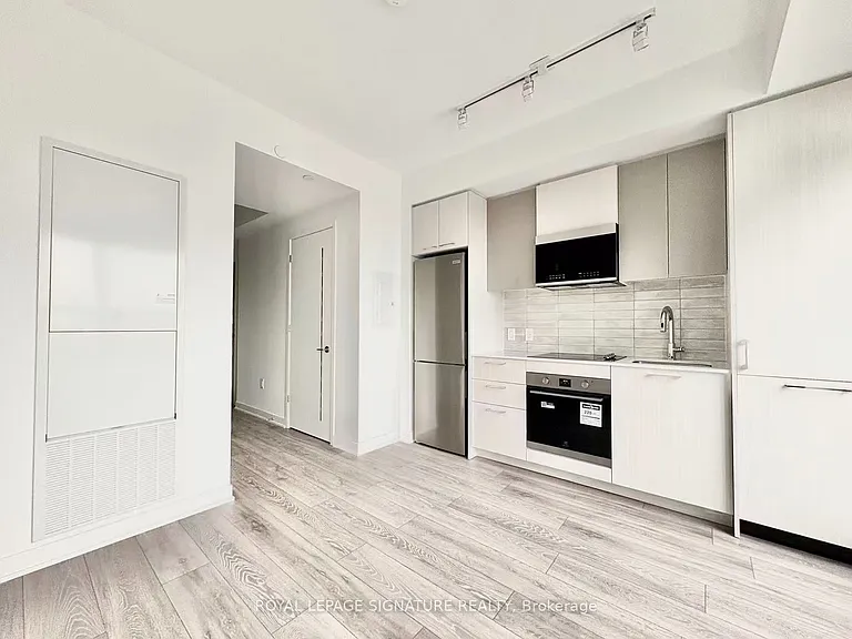 10 Oak St #2110 — Photo 4