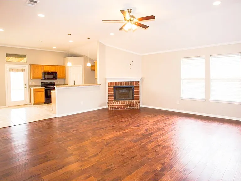 1006 Port Aransas Dr — Photo 2