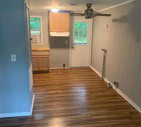 3rd image of 608 College St #A