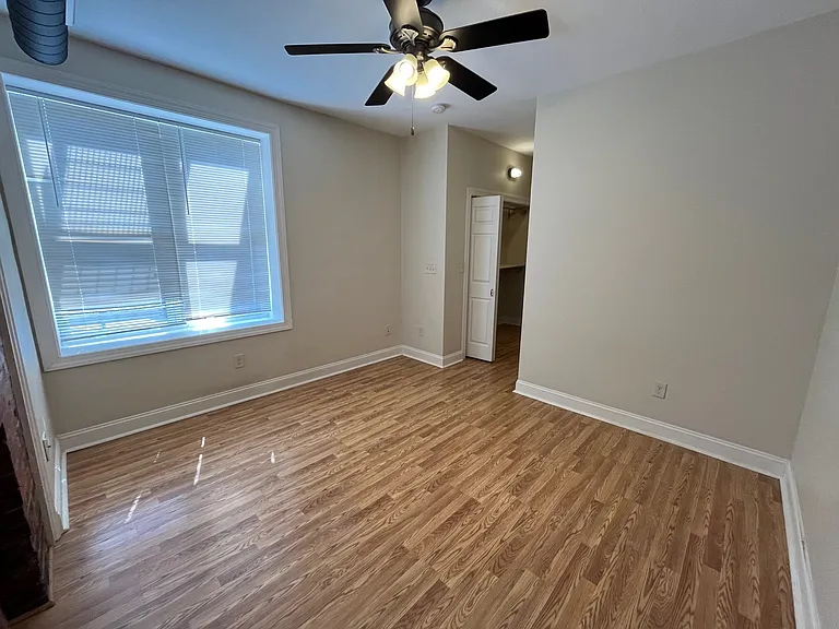 912 Portland St — Photo 11