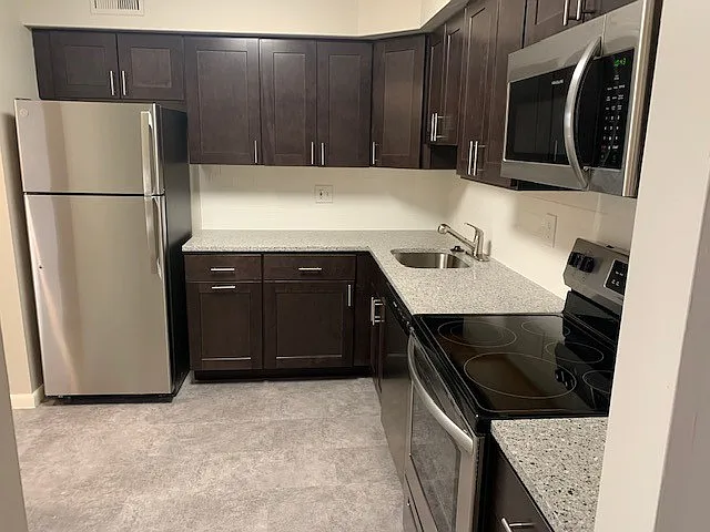 Metropolitan Tareyton Estates — Photo 8
