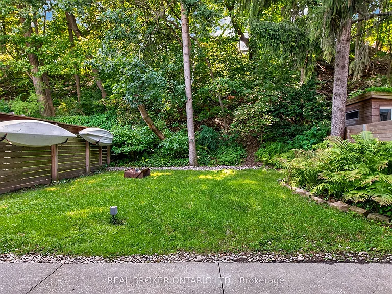 90A S Kingsway Way — Photo 29