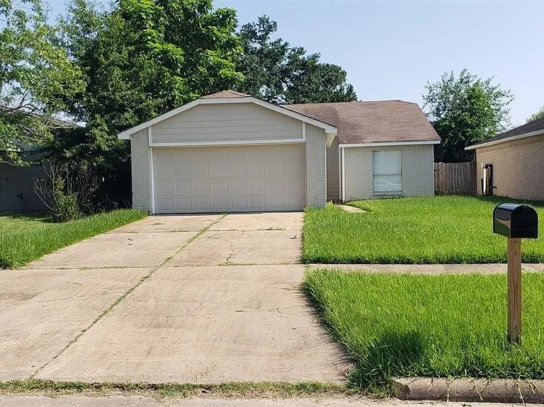 19246 Cypress River Dr — Photo 2