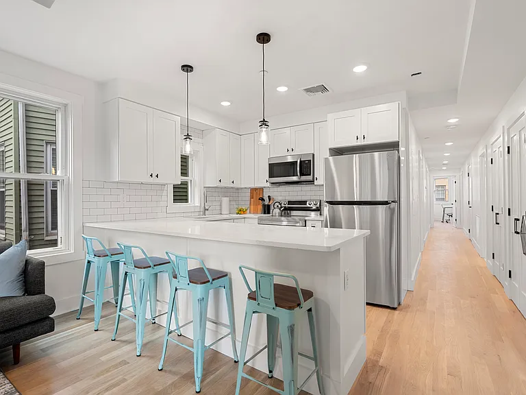349 W 4th St #6 — Photo 9