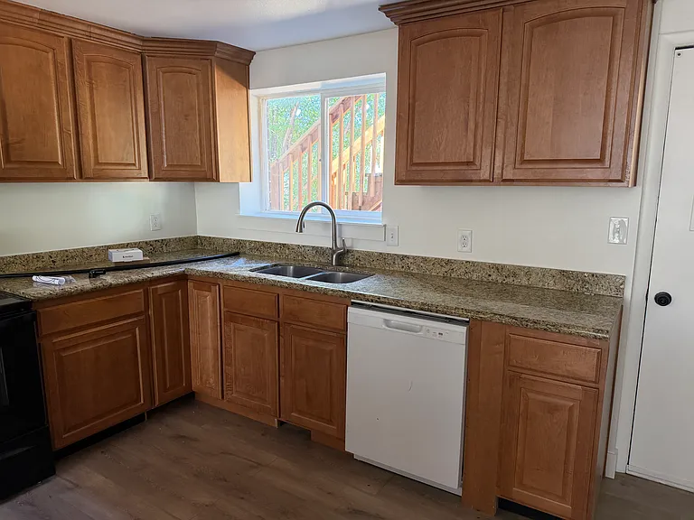 715 N 1060 W — Photo 5