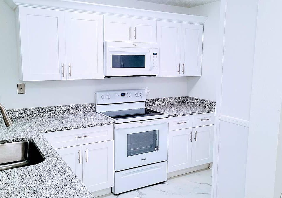 Kitchen granite countertops