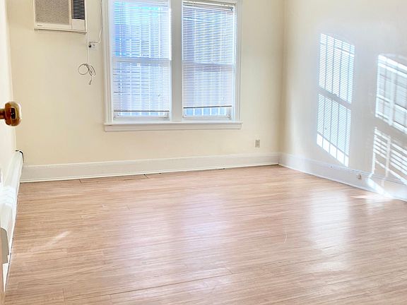 3rd image of 2672 Hubbard St Floor 2