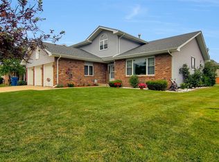 2227 Lori Ln, Schererville, IN 46375