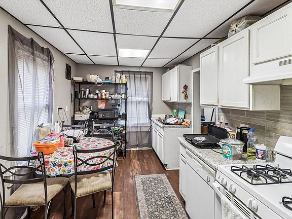 4th image of 2712 Dean Ave