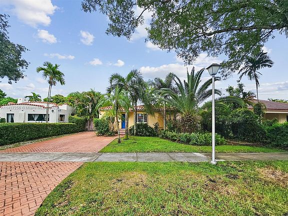 4th image of 557 La Villa Dr