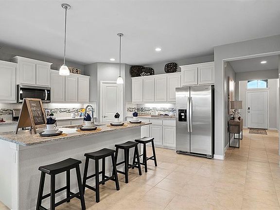 Photos shown here may not depict the specified home & features included are for illustration purposes only.