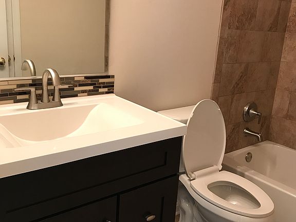 3rd Floor Hall Bath view 2