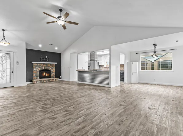 1752 Sandpiper Dr, Medford, OR 97501