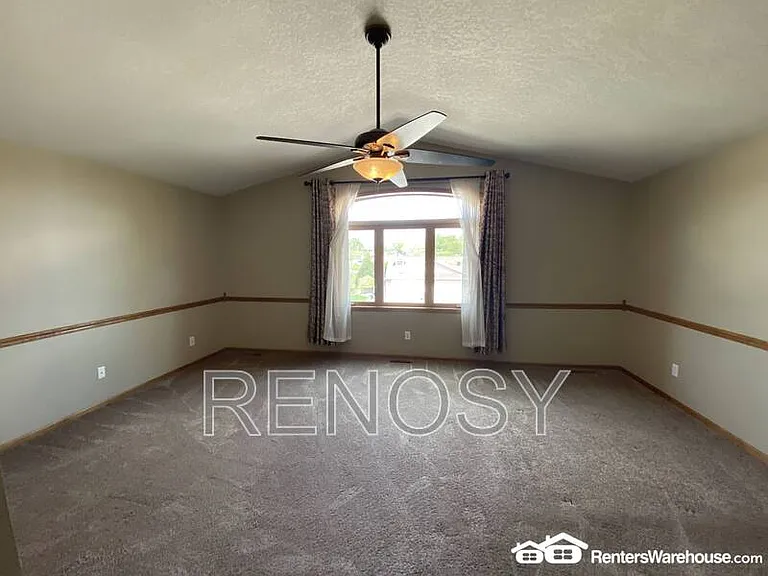 737 Kitterman Cir — Photo 2