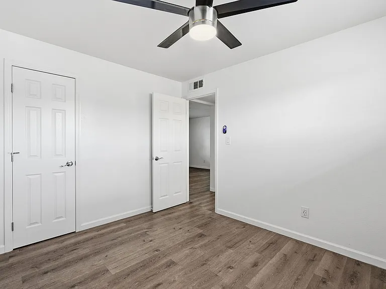 1329 N 48th St #5 — Photo 9