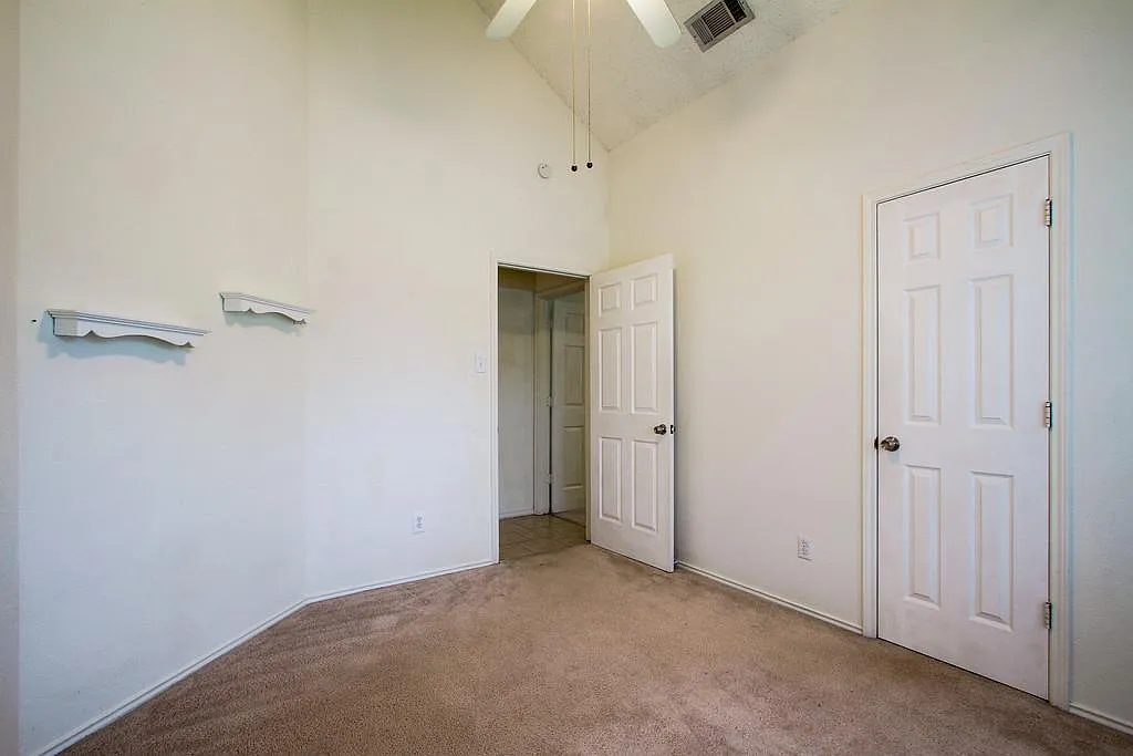 3 bed, 1348 sqft, $2,250 — Photo 4
