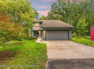 6260 Green Rd, Haslett, MI 48840