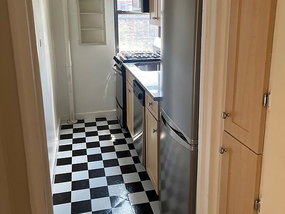 3rd image of 10 Downing St APT 6K