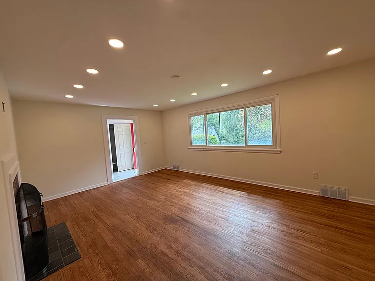 319 Barrington Rd — Photo 15