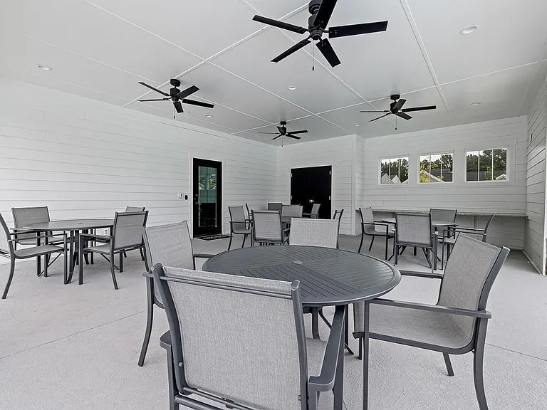 Bellevue Manor Ln — Photo 12