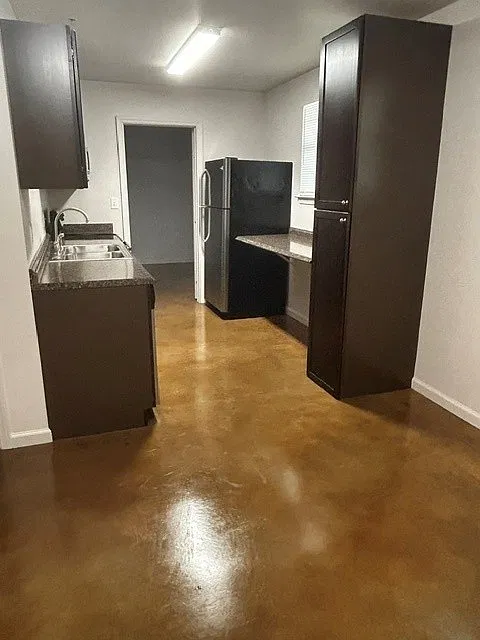2 bed, 700 sqft, $1,100 — Photo 2