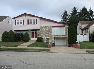 9826 Bridle Rd, Philadelphia, PA 19115