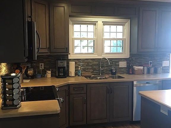 4th image of 205 N Spring St