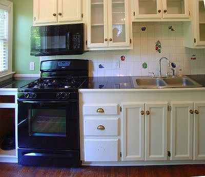 Kitchen with all appliances (refrigerator is to the right)