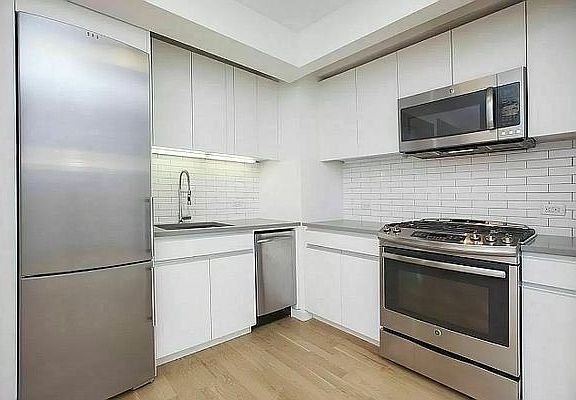 3rd image of 331 E Houston St APT 9A