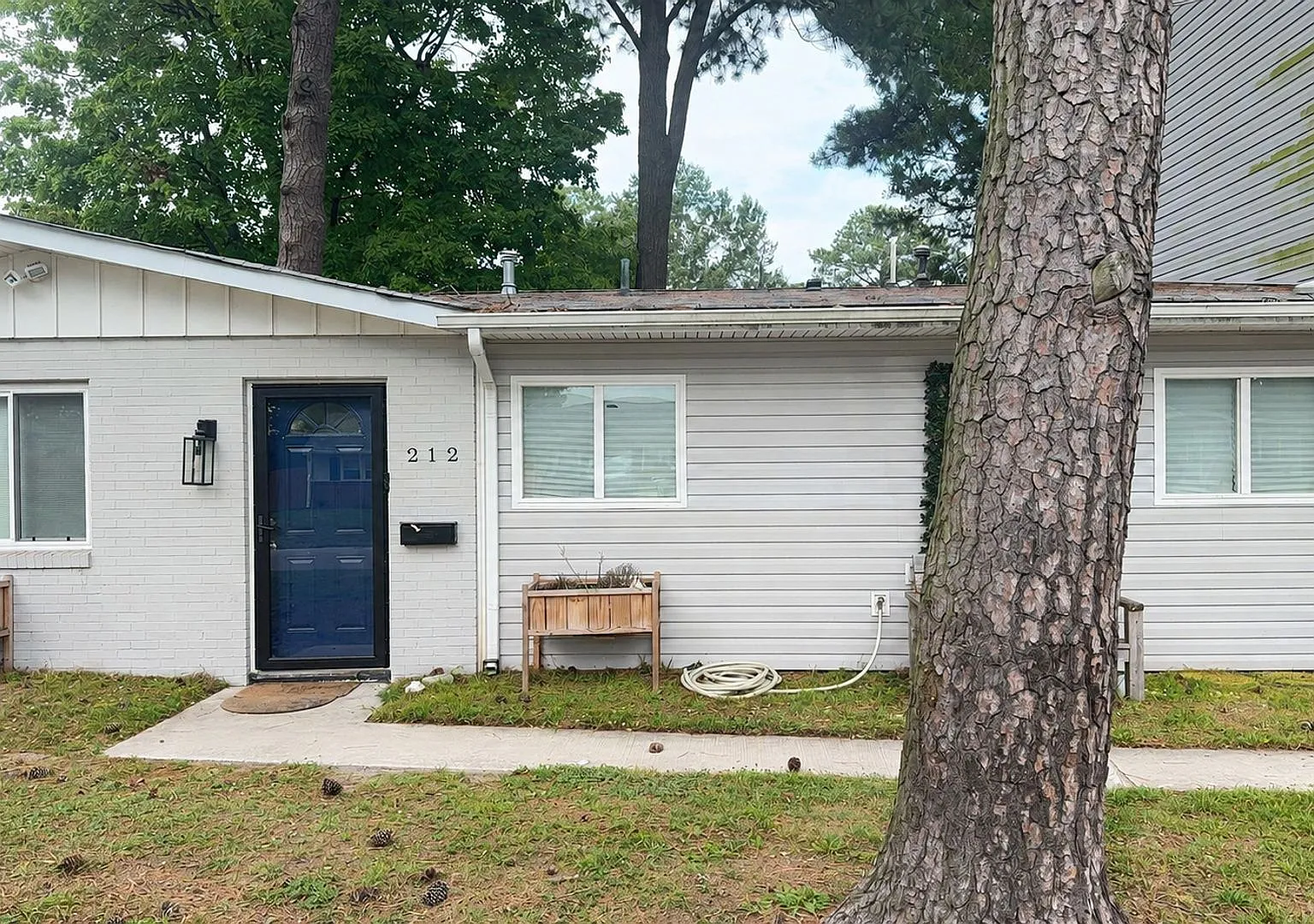 Spacious 5-Bedroom Virginia Beach Home with Workshop & Ample Storage — Photo 1