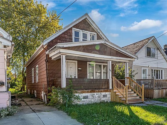 3rd image of 203 Roslyn St