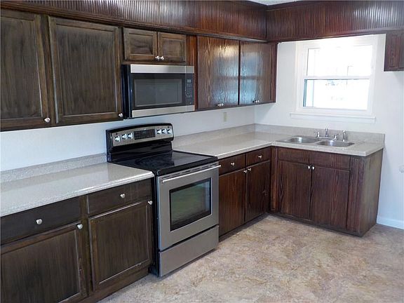 3rd image of 782 Jadewood Dr