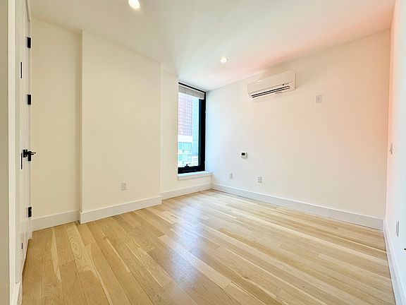 5th image of 260 Gold St #1106