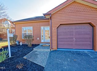 1 Tracey Ct, Troy, NY 12180