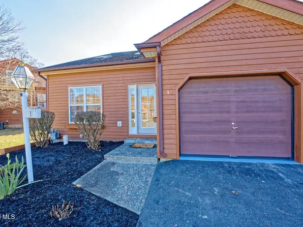 1 Tracey Court, Troy, NY 12180