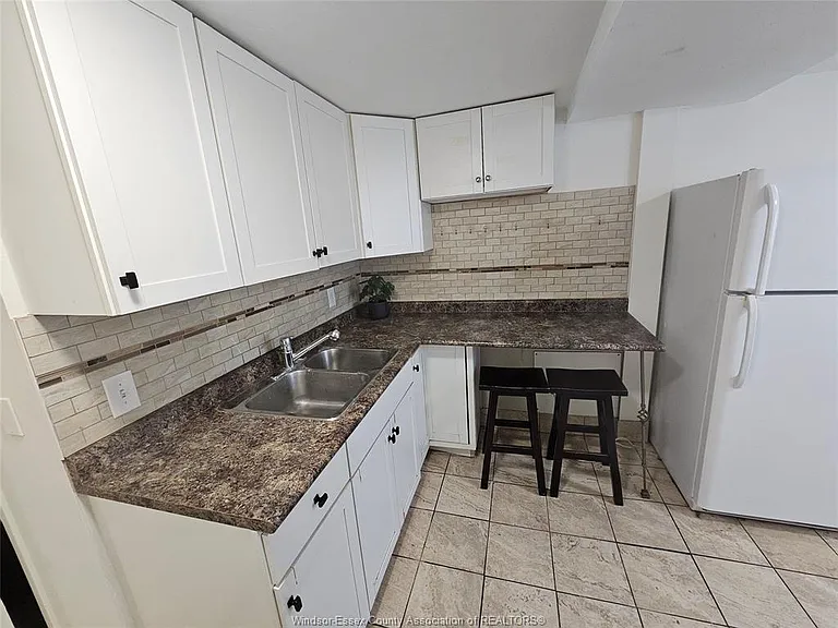 1143 Langlois Ave — Photo 12