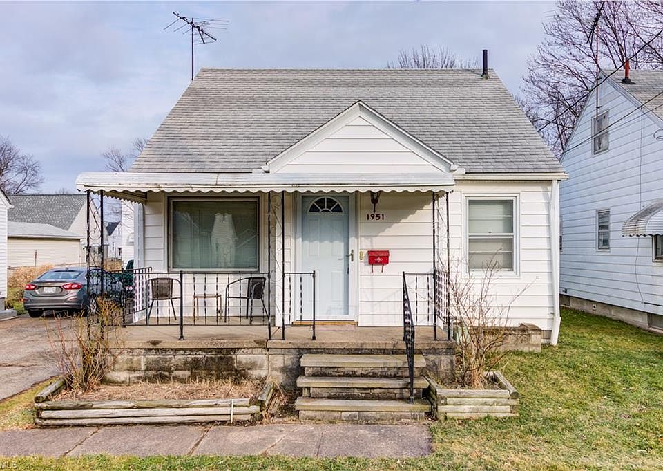 1st image of 1951 Nichols St