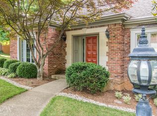 10703 Boxwood Hill Ct, Louisville, KY 40223