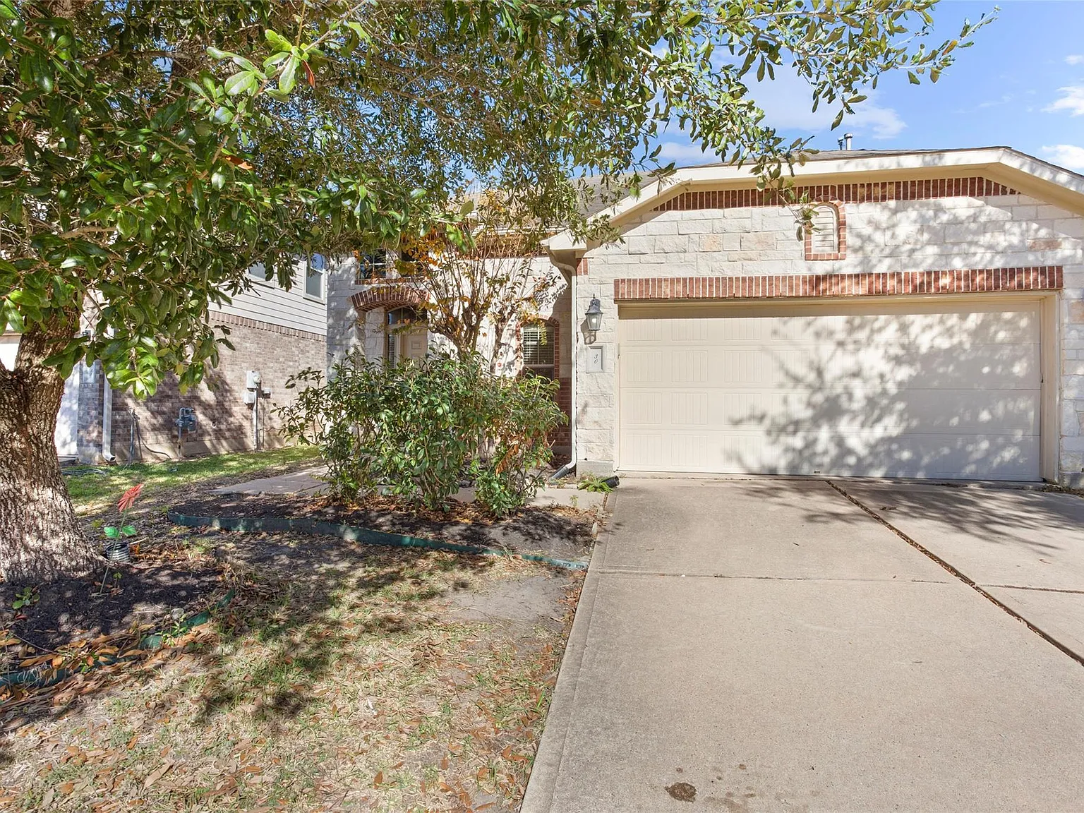3 bed, 2.5 bath, 1842 sqft, $2,250 — Photo 1