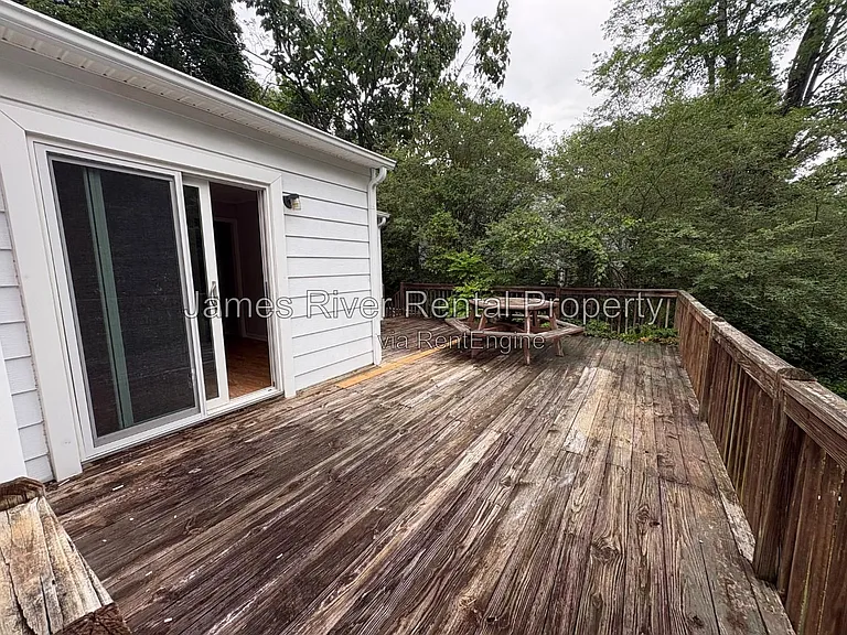 1312 Laurel Ln — Photo 17