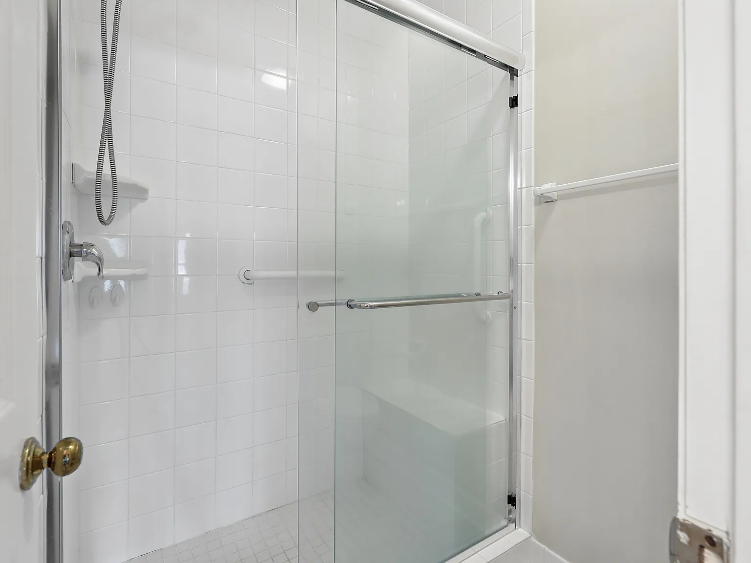 2 bed, 1343 sqft, $2,100 — Photo 3